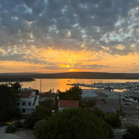 Marina Penthouse Apartamento Punat